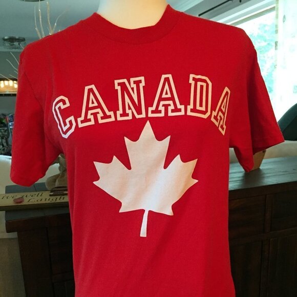 Tops - Nice Heavyweight Canada tee shirt